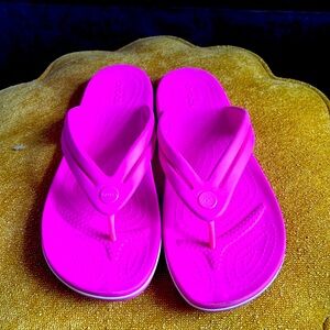 Bright pink crocs flip-flop 10